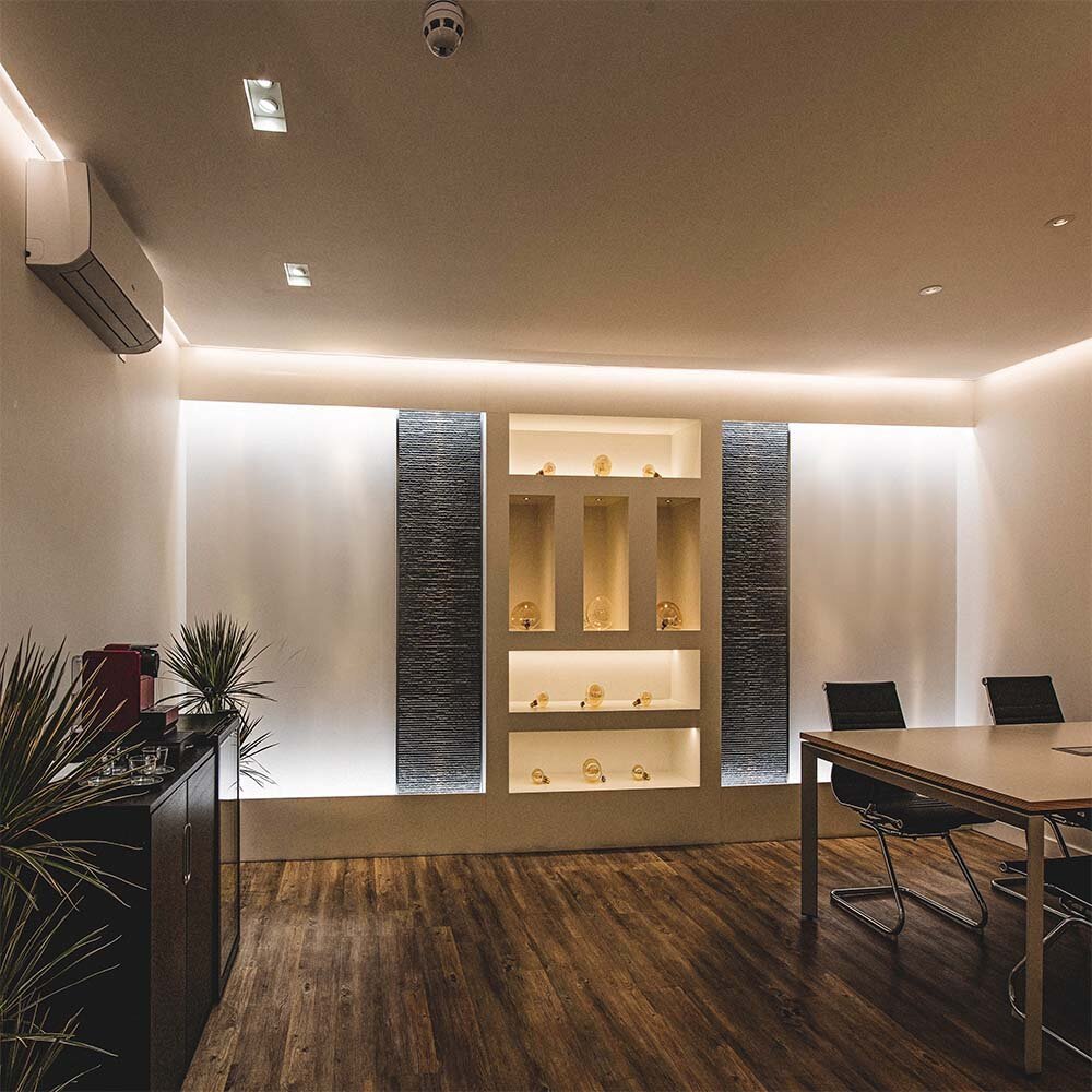 Bandă LED SMD3528 120 LEDs 4000K IP65