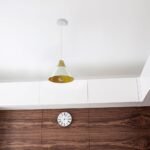 Pendul modern, parte superioară din lemn, alb, Ф260